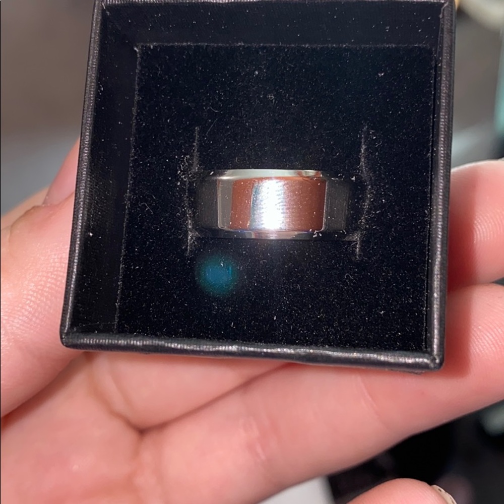 Men’s wedding band